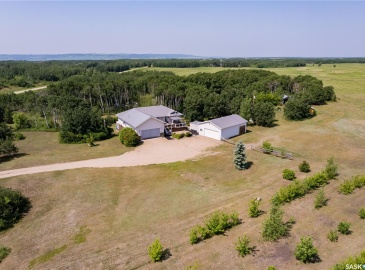 Rural Address, Battle River Rm No. 438, Saskatchewan S0M 0E0, 4 Bedrooms Bedrooms, 15 Rooms Rooms,3 BathroomsBathrooms,Acreage,For Sale,Twin Lakes Acreage,Rural Address,SK955439