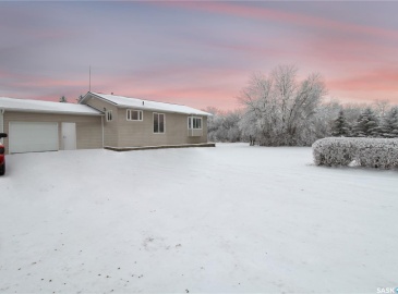 Rural Address, Webb Rm No. 138, Saskatchewan S0N 1A0, 4 Bedrooms Bedrooms, 13 Rooms Rooms,2 BathroomsBathrooms,Acreage,For Sale,Gull Lake Acreage,Rural Address,SK955858