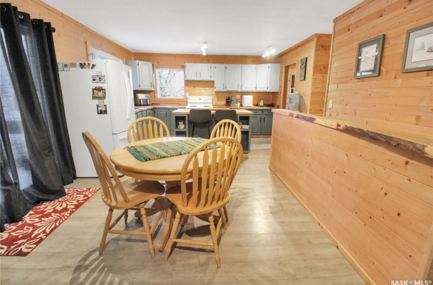 Open concept kitchen/ dining space