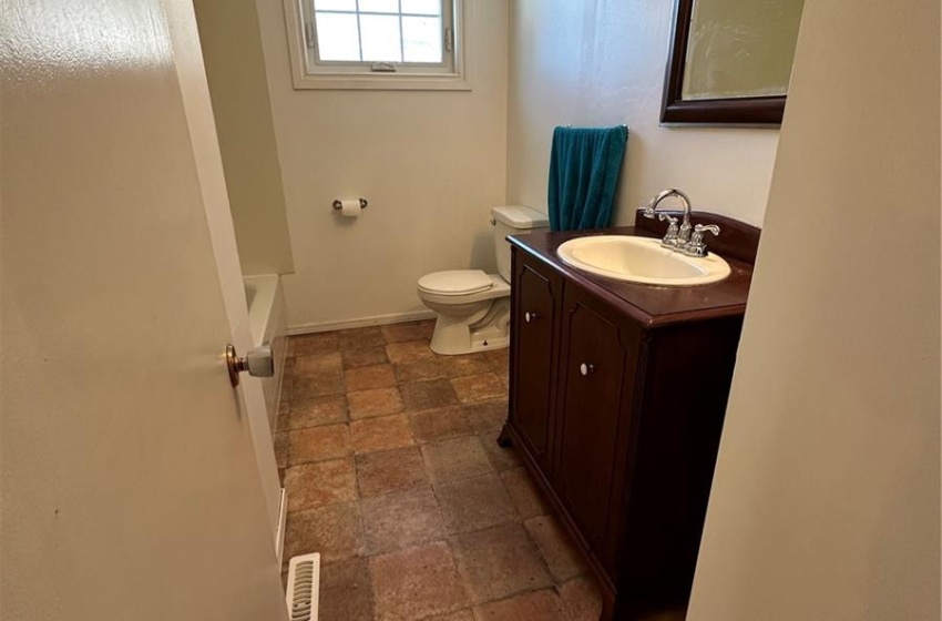 Full bathroom featuring vanity, toilet, shower / tub combination, and lino flooring