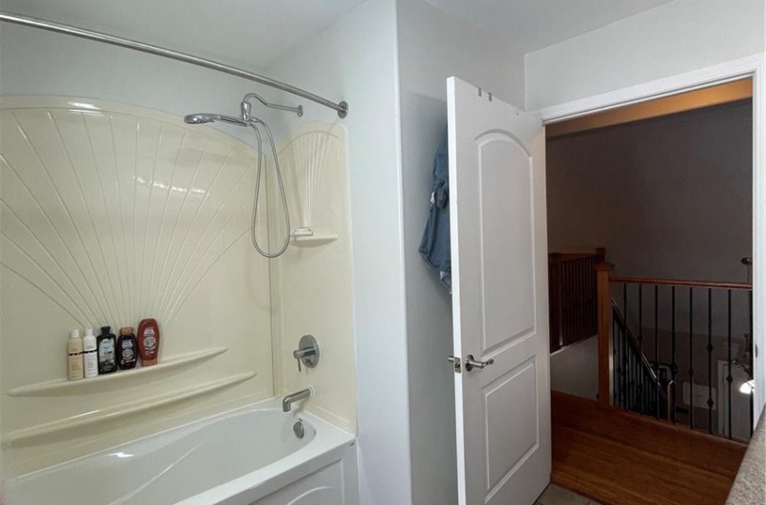 Deep tub spacious bathroom