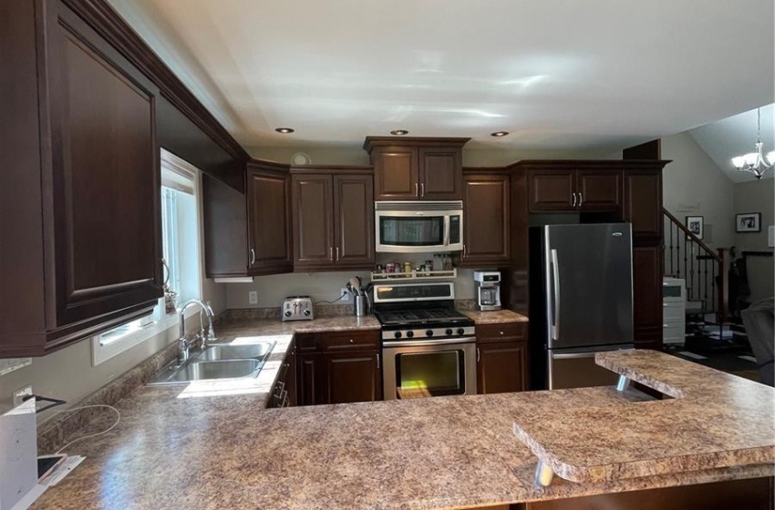 Beautiful kitchen cabinets and lots of counter top