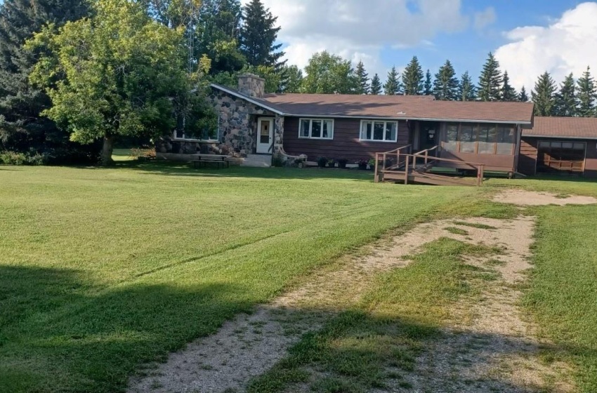 Rural Address, Mcleod Rm No. 185, Saskatchewan S0A 2B0, 3 Bedrooms Bedrooms, 11 Rooms Rooms,3 BathroomsBathrooms,Acreage,For Sale,Devine Acreage,Rural Address,SK956998