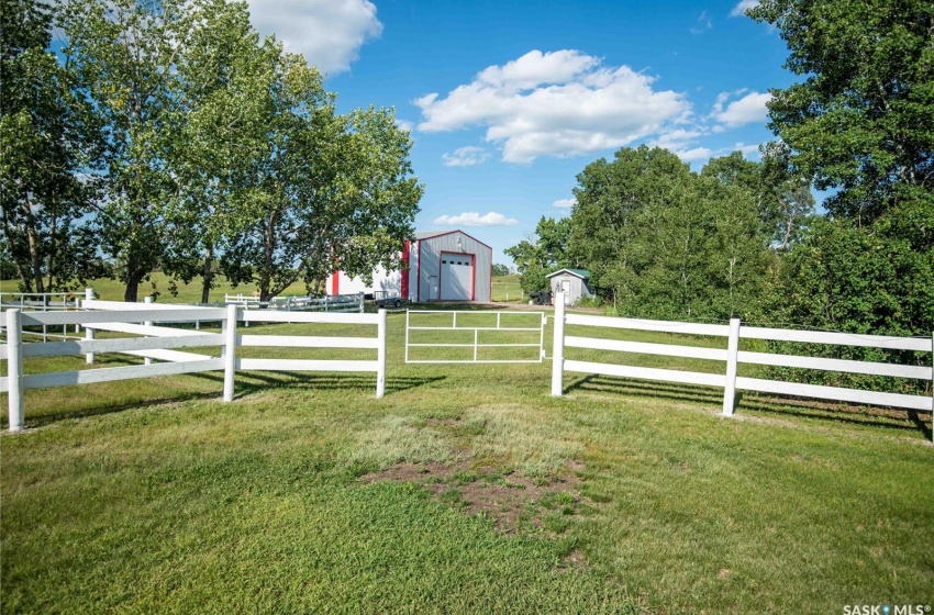 128 Betker ROAD, Corman Park Rm No. 344, Saskatchewan S7K 3J9, 4 Bedrooms Bedrooms, 16 Rooms Rooms,3 BathroomsBathrooms,Acreage,For Sale,Rare City View 80 Acres,Betker,SK958242