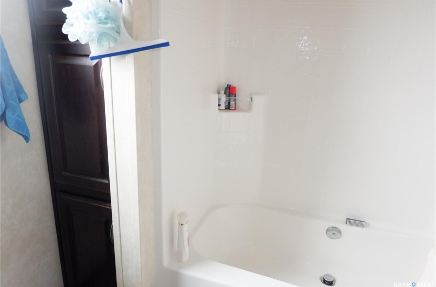 Bathroom featuring tiled shower / bath combo