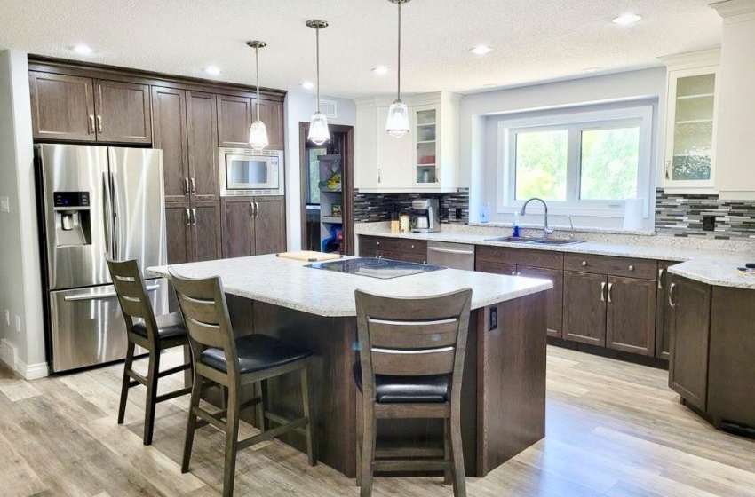 Beautiful oak two-tone cabinets