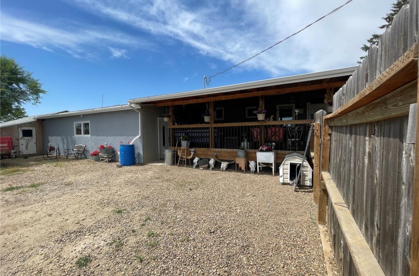 Rural Address, Maple Creek Rm No. 111, Saskatchewan S0N 1N0, 5 Bedrooms Bedrooms, 11 Rooms Rooms,1 BathroomBathrooms,Acreage,For Sale,Davis Acreage,Rural Address,SK958930