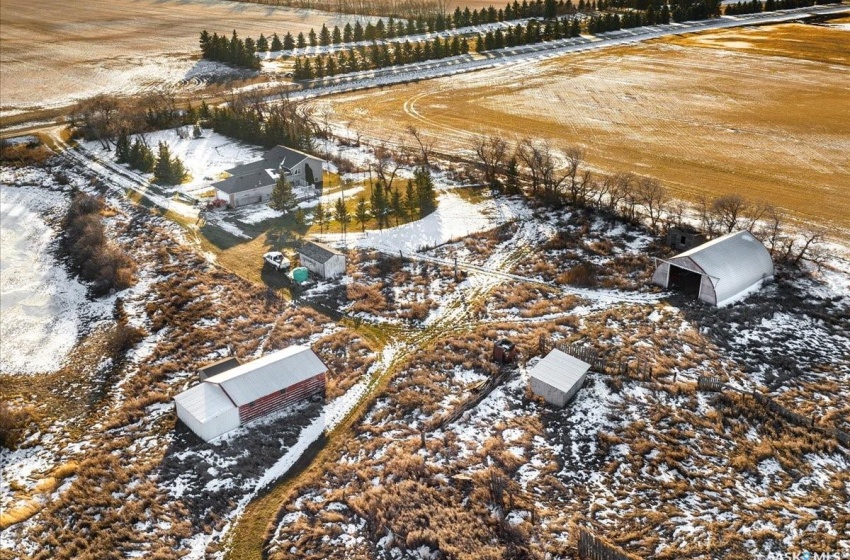 Snowy aerial view featuring a rural view