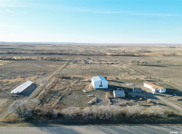 Rural Address, King George Rm No. 256, Saskatchewan S0L 3M0, 3 Bedrooms Bedrooms, 9 Rooms Rooms,1 BathroomBathrooms,Acreage,For Sale,East Elrose Acreage,Rural Address,SK955106