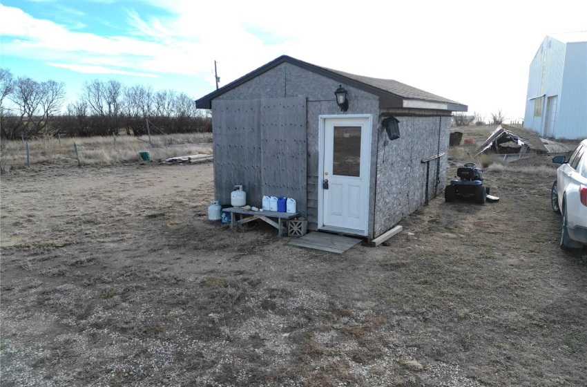 Rural Address, King George Rm No. 256, Saskatchewan S0L 3M0, 3 Bedrooms Bedrooms, 9 Rooms Rooms,1 BathroomBathrooms,Acreage,For Sale,East Elrose Acreage,Rural Address,SK955106