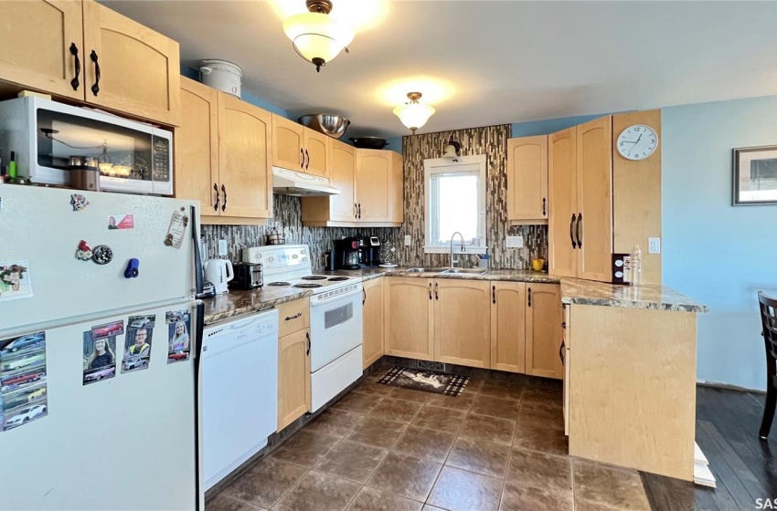 Rural Address, King George Rm No. 256, Saskatchewan S0L 3M0, 3 Bedrooms Bedrooms, 9 Rooms Rooms,1 BathroomBathrooms,Acreage,For Sale,East Elrose Acreage,Rural Address,SK955106