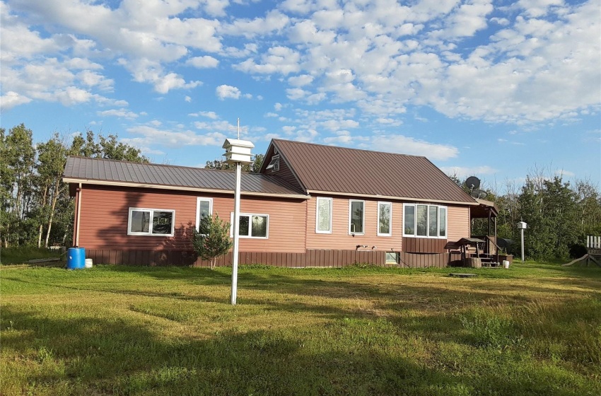 Rural Address, Wynyard, Saskatchewan S0A 4T0, 2 Bedrooms Bedrooms, 7 Rooms Rooms,1 BathroomBathrooms,Acreage,For Sale,Springburn Acreage,Rural Address,SK958194