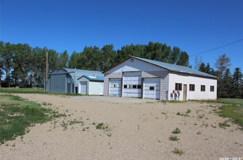 Rural Address, Gravelbourg Rm No. 104, Saskatchewan S0H 1X0, 3 Bedrooms Bedrooms, 11 Rooms Rooms,2 BathroomsBathrooms,Acreage,For Sale,SE 13-11-05 W3,Rural Address,SK959145