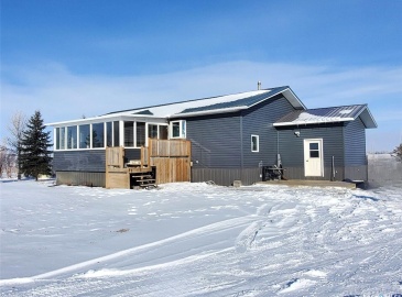 Rural Address, Webb Rm No. 138, Saskatchewan S0N 1A0, 5 Bedrooms Bedrooms, 16 Rooms Rooms,4 BathroomsBathrooms,Acreage,For Sale,Water Side Acreage,Rural Address,SK959119