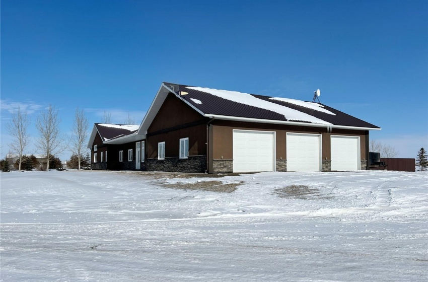 Rural Address, Estevan Rm No. 5, Saskatchewan S4A 2A2, 3 Bedrooms Bedrooms, 13 Rooms Rooms,4 BathroomsBathrooms,Acreage,For Sale,Cook Acreage,Rural Address,SK959282