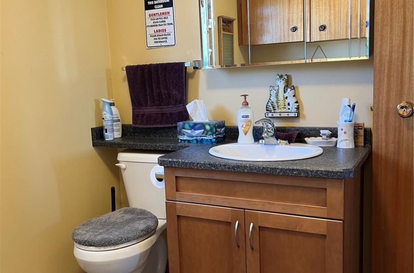 Laundry room and 2 pc bath off the kitchen