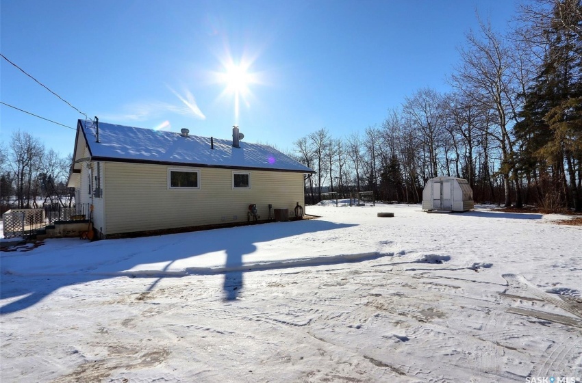 695 Russell STREET, Buckland Rm No. 491, Saskatchewan S6V 5R3, 2 Bedrooms Bedrooms, 10 Rooms Rooms,2 BathroomsBathrooms,Acreage,For Sale,695 Russell Street Buckland,Russell,SK959435