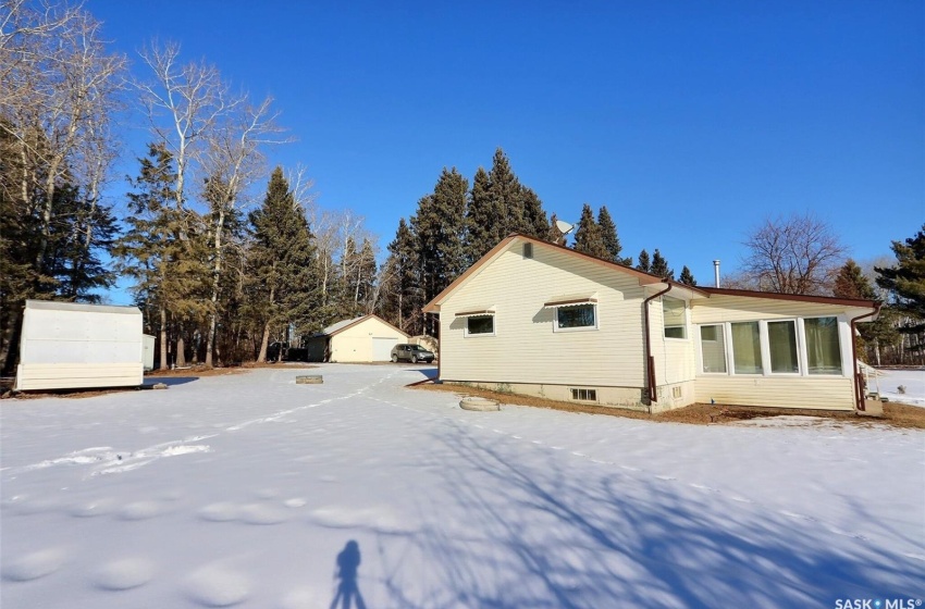 695 Russell STREET, Buckland Rm No. 491, Saskatchewan S6V 5R3, 2 Bedrooms Bedrooms, 10 Rooms Rooms,2 BathroomsBathrooms,Acreage,For Sale,695 Russell Street Buckland,Russell,SK959435