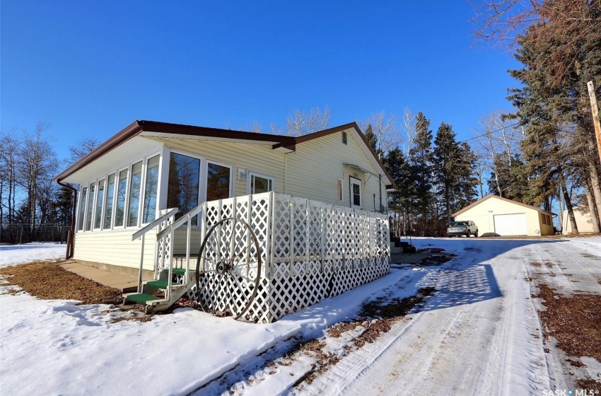 695 Russell STREET, Buckland Rm No. 491, Saskatchewan S6V 5R3, 2 Bedrooms Bedrooms, 10 Rooms Rooms,2 BathroomsBathrooms,Acreage,For Sale,695 Russell Street Buckland,Russell,SK959435