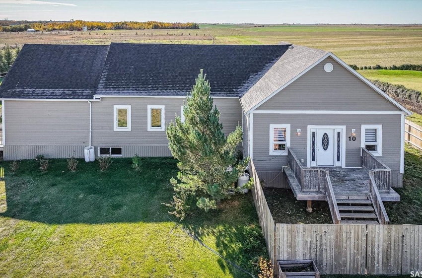 Rural Address, Gruenthal, Saskatchewan S0K 1X0, 4 Bedrooms Bedrooms, 16 Rooms Rooms,3 BathroomsBathrooms,Acreage,For Sale,W&M Acreage,Rural Address,SK959741