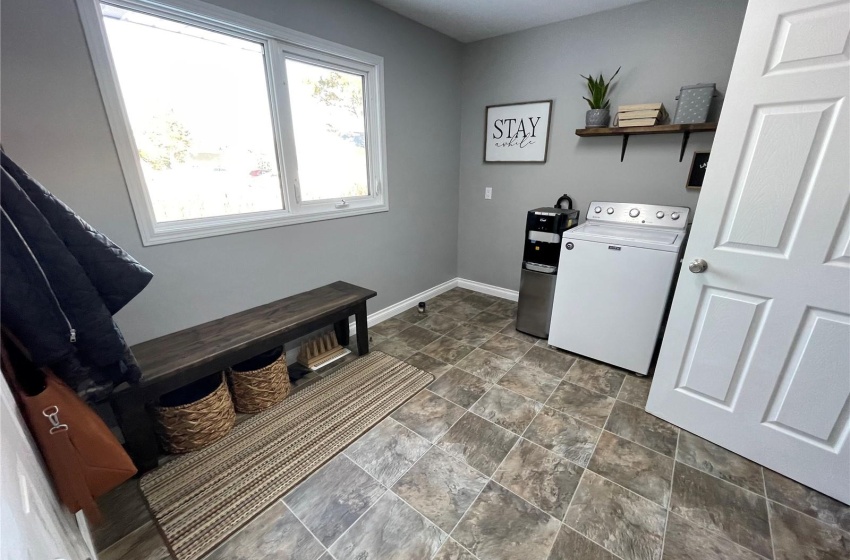 Laundry room with washer / clothes dryer and dark tile floors