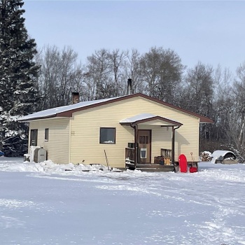 Rural Address, Rosthern Rm No. 403, Saskatchewan S0K 3R0, 3 Bedrooms Bedrooms, 10 Rooms Rooms,2 BathroomsBathrooms,Acreage,For Sale,Reimer Acreage Rosthern RM,Rural Address,SK959980