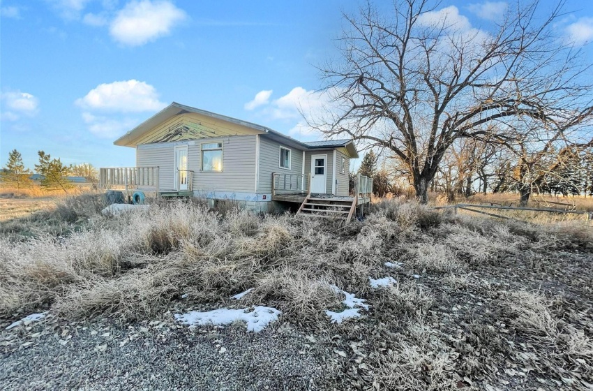 Rural Address, Swift Current Rm No. 137, Saskatchewan S0N 2Y0, 2 Bedrooms Bedrooms, 9 Rooms Rooms,2 BathroomsBathrooms,Acreage,For Sale,Wymark Acreage,Rural Address,SK959903