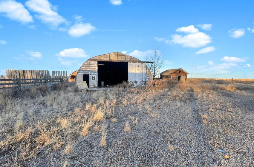 Rural Address, Swift Current Rm No. 137, Saskatchewan S0N 2Y0, 2 Bedrooms Bedrooms, 9 Rooms Rooms,2 BathroomsBathrooms,Acreage,For Sale,Wymark Acreage,Rural Address,SK959903