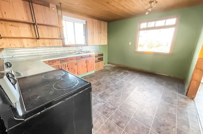 Rural Address, Swift Current Rm No. 137, Saskatchewan S0N 2Y0, 2 Bedrooms Bedrooms, 9 Rooms Rooms,2 BathroomsBathrooms,Acreage,For Sale,Wymark Acreage,Rural Address,SK959903