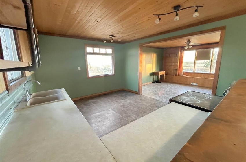 Rural Address, Swift Current Rm No. 137, Saskatchewan S0N 2Y0, 2 Bedrooms Bedrooms, 9 Rooms Rooms,2 BathroomsBathrooms,Acreage,For Sale,Wymark Acreage,Rural Address,SK959903