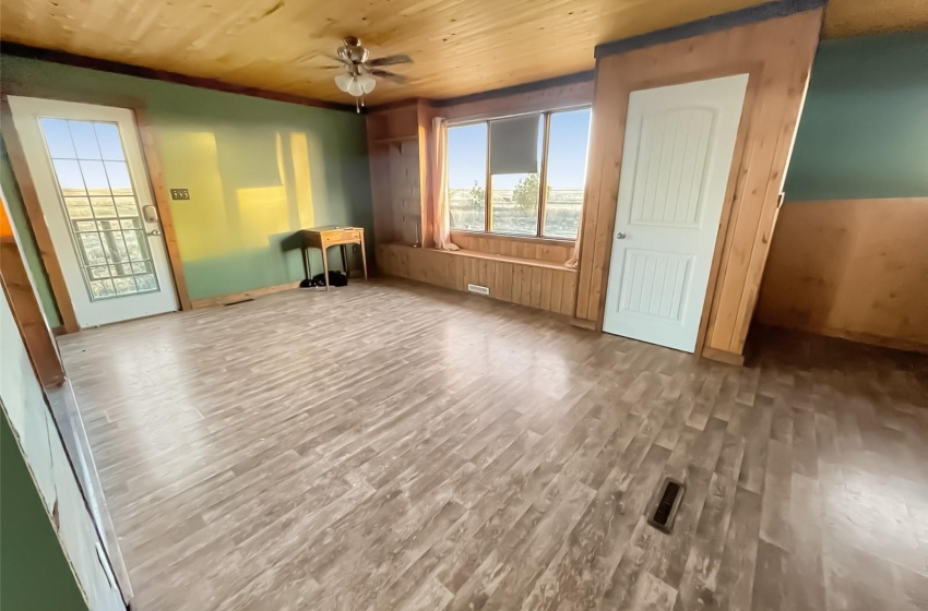 Rural Address, Swift Current Rm No. 137, Saskatchewan S0N 2Y0, 2 Bedrooms Bedrooms, 9 Rooms Rooms,2 BathroomsBathrooms,Acreage,For Sale,Wymark Acreage,Rural Address,SK959903