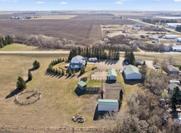 Penz Acreage Rural Address, Waldheim, Saskatchewan S0K 4R0, 7 Bedrooms Bedrooms, 19 Rooms Rooms,4 BathroomsBathrooms,Acreage,For Sale,Rural Address,Rural Address,SK960126