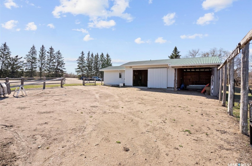 Penz Acreage Rural Address, Waldheim, Saskatchewan S0K 4R0, 7 Bedrooms Bedrooms, 19 Rooms Rooms,4 BathroomsBathrooms,Acreage,For Sale,Rural Address,Rural Address,SK960126