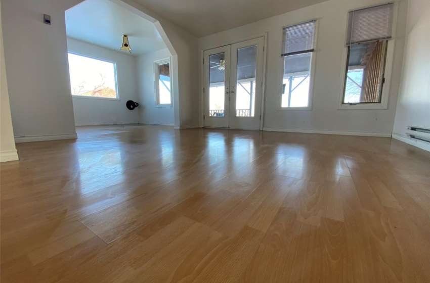 Empty room featuring a healthy amount of sunlight, light hardwood / wood-style floors, and ceiling fan