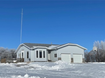 Rural Address, Chesterfield Rm No. 261, Saskatchewan S0L 0Y0, 4 Bedrooms Bedrooms, 15 Rooms Rooms,3 BathroomsBathrooms,Acreage,For Sale,Hennes Acreage,Rural Address,SK961760