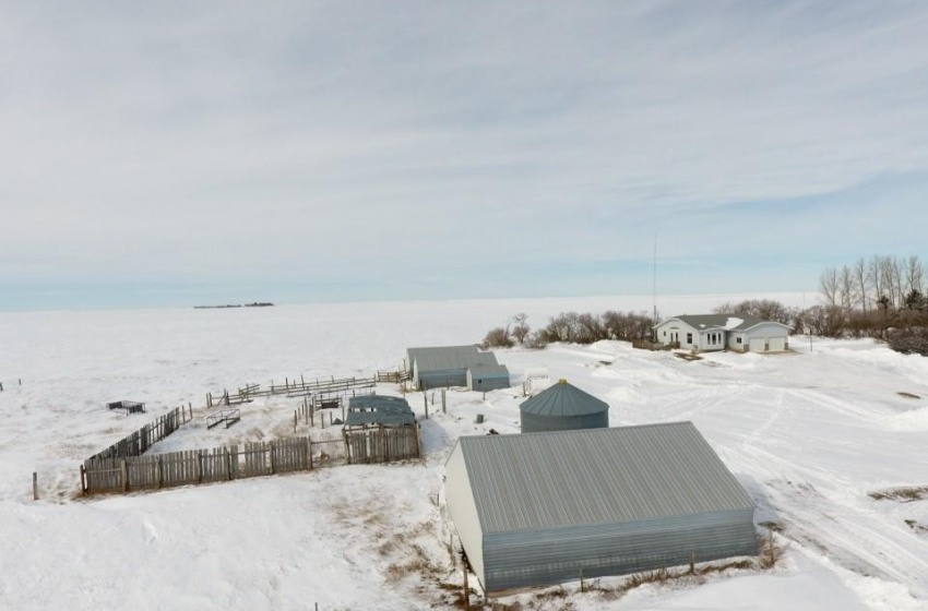 Rural Address, Chesterfield Rm No. 261, Saskatchewan S0L 0Y0, 4 Bedrooms Bedrooms, 15 Rooms Rooms,3 BathroomsBathrooms,Acreage,For Sale,Hennes Acreage,Rural Address,SK961760