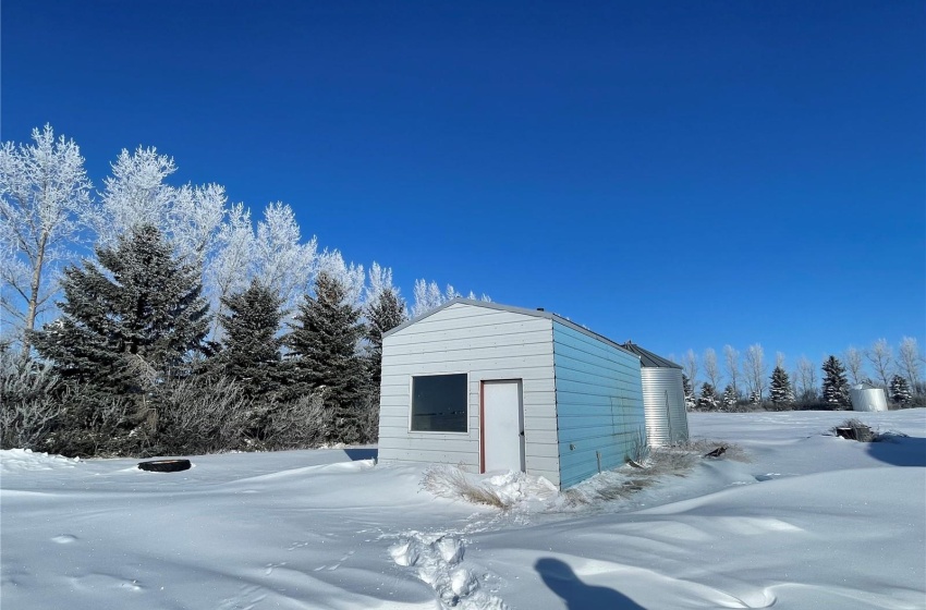 Rural Address, Chesterfield Rm No. 261, Saskatchewan S0L 0Y0, 4 Bedrooms Bedrooms, 15 Rooms Rooms,3 BathroomsBathrooms,Acreage,For Sale,Hennes Acreage,Rural Address,SK961760