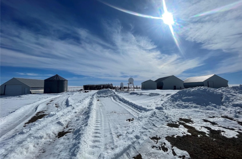 Rural Address, Chesterfield Rm No. 261, Saskatchewan S0L 0Y0, 4 Bedrooms Bedrooms, 15 Rooms Rooms,3 BathroomsBathrooms,Acreage,For Sale,Hennes Acreage,Rural Address,SK961760