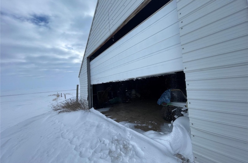 Rural Address, Chesterfield Rm No. 261, Saskatchewan S0L 0Y0, 4 Bedrooms Bedrooms, 15 Rooms Rooms,3 BathroomsBathrooms,Acreage,For Sale,Hennes Acreage,Rural Address,SK961760