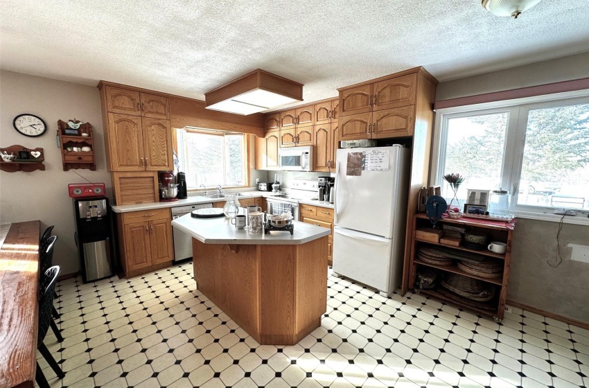 Rural Address, Hudson Bay, Saskatchewan S0E 0Y0, 4 Bedrooms Bedrooms, 14 Rooms Rooms,3 BathroomsBathrooms,Acreage,For Sale,Serhan Dehy South,Rural Address,SK961995