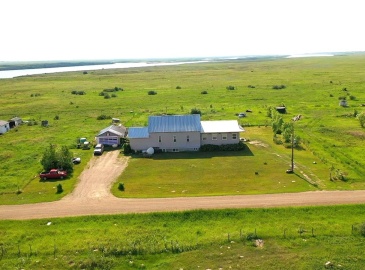 Rural Address, Estevan Rm No. 5, Saskatchewan S4A 2K9, 5 Bedrooms Bedrooms, 13 Rooms Rooms,2 BathroomsBathrooms,Acreage,For Sale,Estevan (Hitchcock) acreage, 2 acres,Rural Address,SK962226