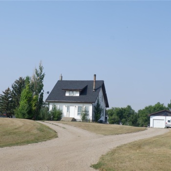 700 6th STREET, Assiniboia, Saskatchewan S0H 0B0, 3 Bedrooms Bedrooms, 13 Rooms Rooms,3 BathroomsBathrooms,Acreage,For Sale,Beauchesne Acreage,6th,SK962265