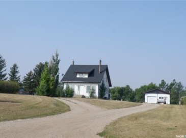 700 6th STREET, Assiniboia, Saskatchewan S0H 0B0, 3 Bedrooms Bedrooms, 13 Rooms Rooms,3 BathroomsBathrooms,Acreage,For Sale,Beauchesne Acreage,6th,SK962265