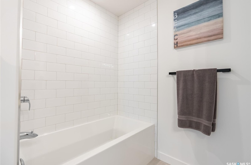 Bathroom featuring tiled shower / bath combo