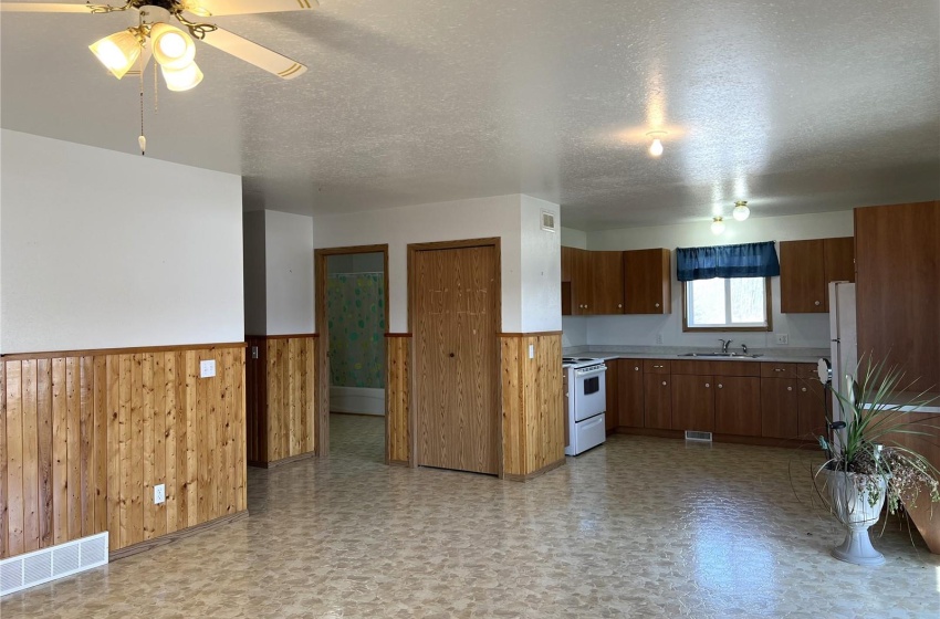 Rural Address, Loon Lake Rm No. 561, Saskatchewan S0M 1L0, 5 Bedrooms Bedrooms, 20 Rooms Rooms,4 BathroomsBathrooms,Acreage,For Sale,9KM West of Makwa,Rural Address,SK962958