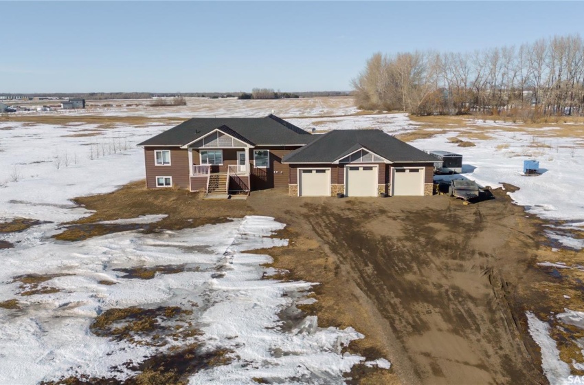 99 Rider PLACE, Dundurn Rm No. 314, Saskatchewan S7C 0B6, 5 Bedrooms Bedrooms, 14 Rooms Rooms,3 BathroomsBathrooms,Acreage,For Sale,Rider,SK963092