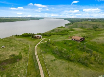 Rural Address, Longlaketon Rm No. 219, Saskatchewan S0G 0W0, 6 Bedrooms Bedrooms, 18 Rooms Rooms,4 BathroomsBathrooms,Acreage,For Sale,Big Brown Barn,Rural Address,SK963364