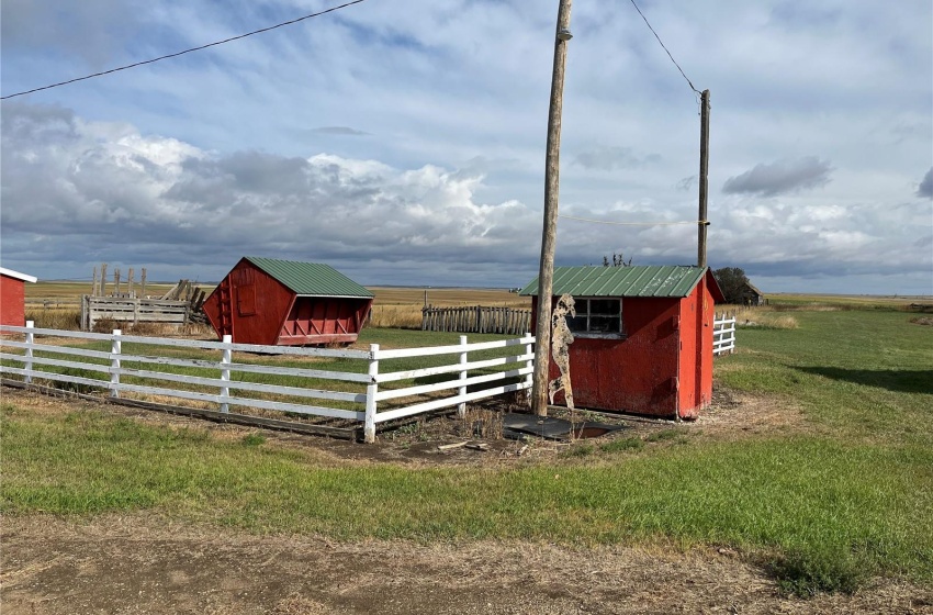 Rural Address, Excelsior Rm No. 166, Saskatchewan S0H 0A8, 2 Bedrooms Bedrooms, 9 Rooms Rooms,1 BathroomBathrooms,Acreage,For Sale,North East Waldeck Acreage,Rural Address,SK947004