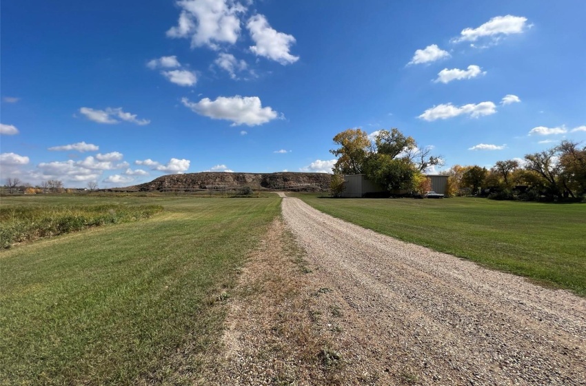 Rural Address, Estevan Rm No. 5, Saskatchewan S4A 2K9, 4 Bedrooms Bedrooms, 14 Rooms Rooms,3 BathroomsBathrooms,Acreage,For Sale,River Road Estate,Rural Address,SK946664