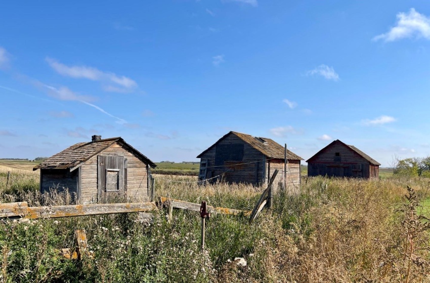 Rural Address, Eagle Creek Rm No. 376, Saskatchewan S0K 0H0, 6 Bedrooms Bedrooms, 16 Rooms Rooms,2 BathroomsBathrooms,Acreage,For Sale,McAvoy Acreage 10 Acres, Arelee,Rural Address,SK945157